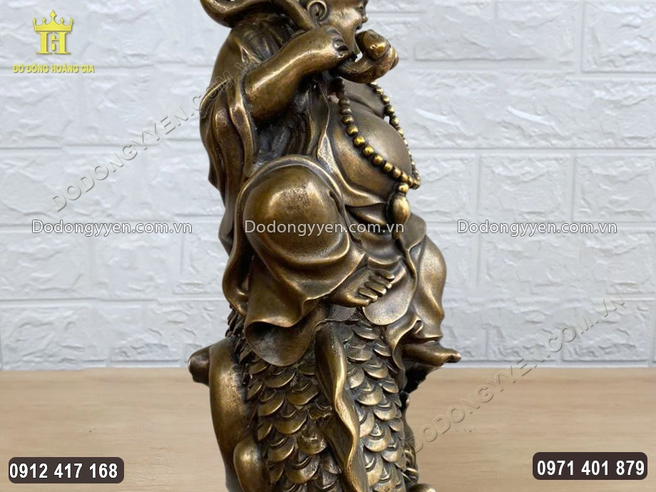 Từng họa tiết hoa văn được chạm khắc sắc n&eacute;t